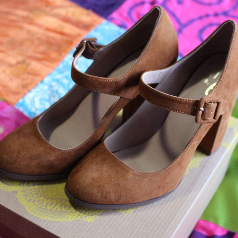 Mix No. 6 brown suede heels